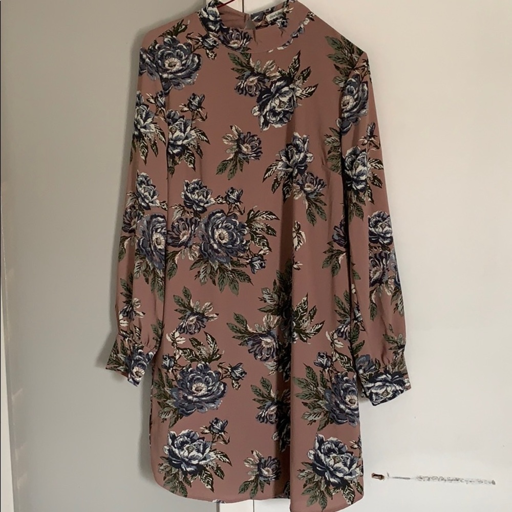 Short long sleeve floral dress. NWT.